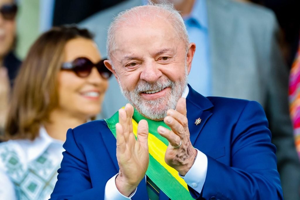 LULA É REELEITO PRESIDENTE DO BRASIL APÓS DISPUTA COM FLÁVIO BOLSONARO
